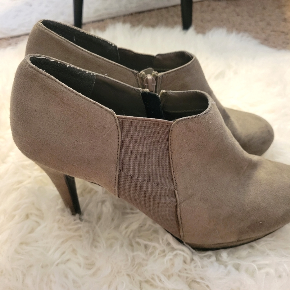 Impo Stretch Suede Heeled Booties